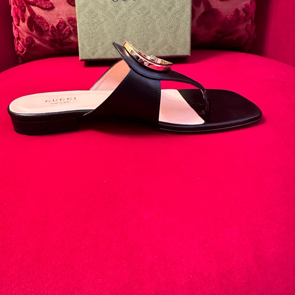 Gucci Black Sandals with Gold Logo - Picture 8 of 10